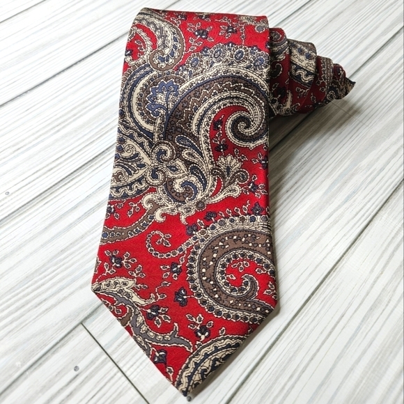 Vintage Burberry Pure Silk Necktie in Red and Blue Paisley - Picture 4 of 10